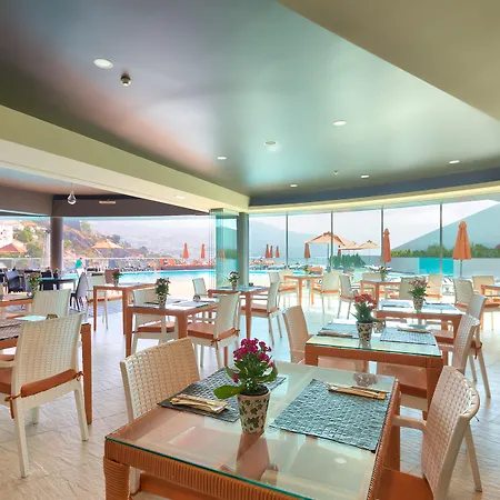The Views Baia - Adults Only 4* Funchal (Madeira)